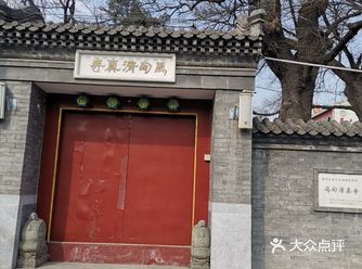 马甸清真寺，慕名而来，听说这里买牛羊肉要排好长的队