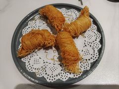 有榴莲肉的榴莲酥-喜势点·糖沙翁手工茶点·本地人茶居(永庆坊店)