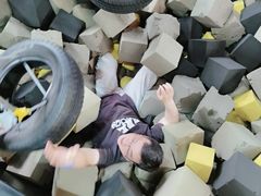 -嘿哟动霸CHUA·新潮玩运动娱乐中心·蹦床滑冰团建乐园