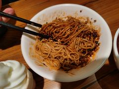 -诚铭记·虾仁汤包·成都小吃(融创店)