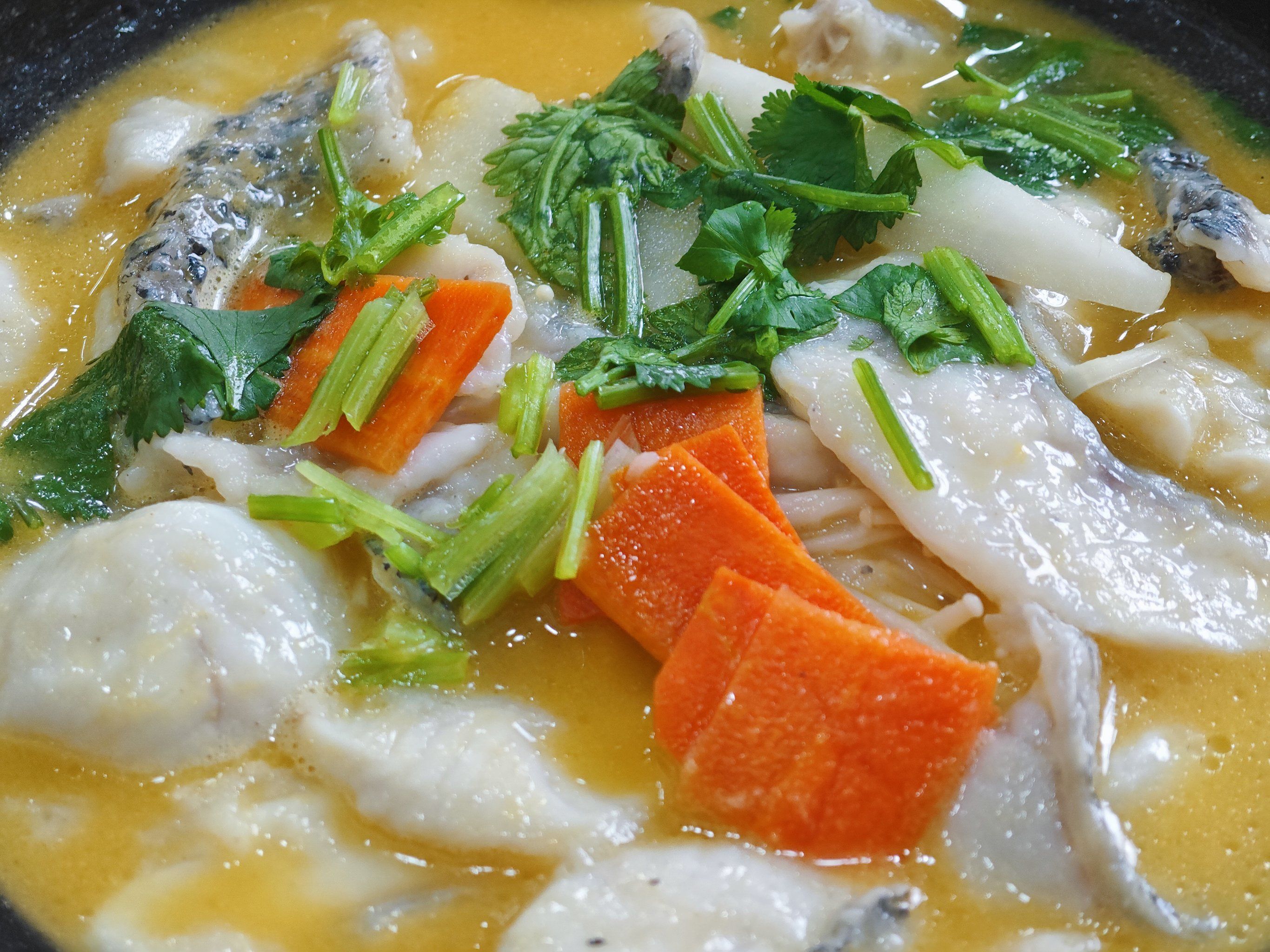 尝鲜!金汤黑鱼锅