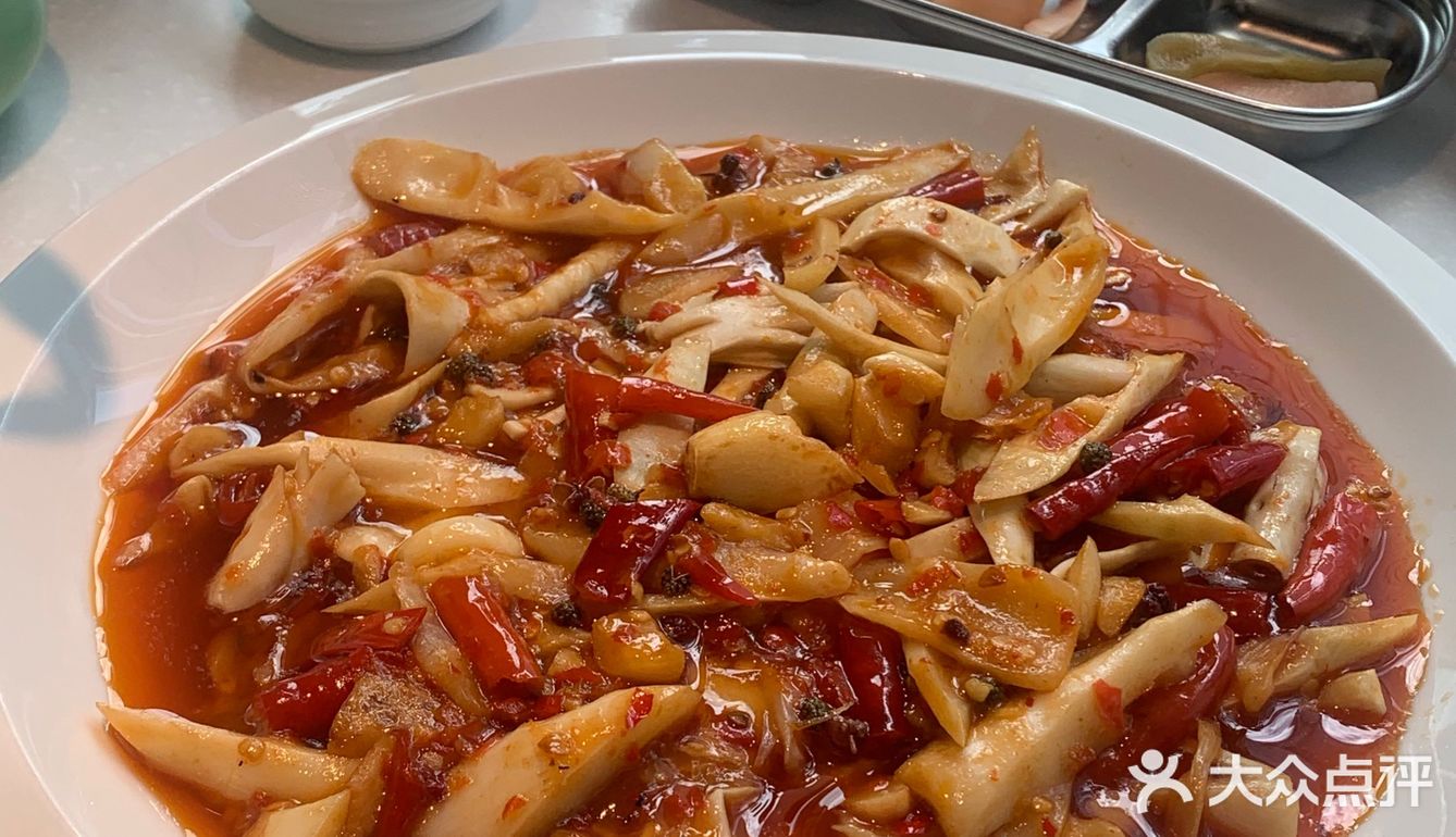 味道炒鸡正宗！里面的料也很多，牛肉炒鸡大片！