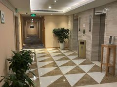 -上海虹桥君丽假日酒店(娄山关路地铁站店)