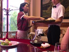 服务员全程黑脸-华梅西餐厅(哈尔滨中央大街店)