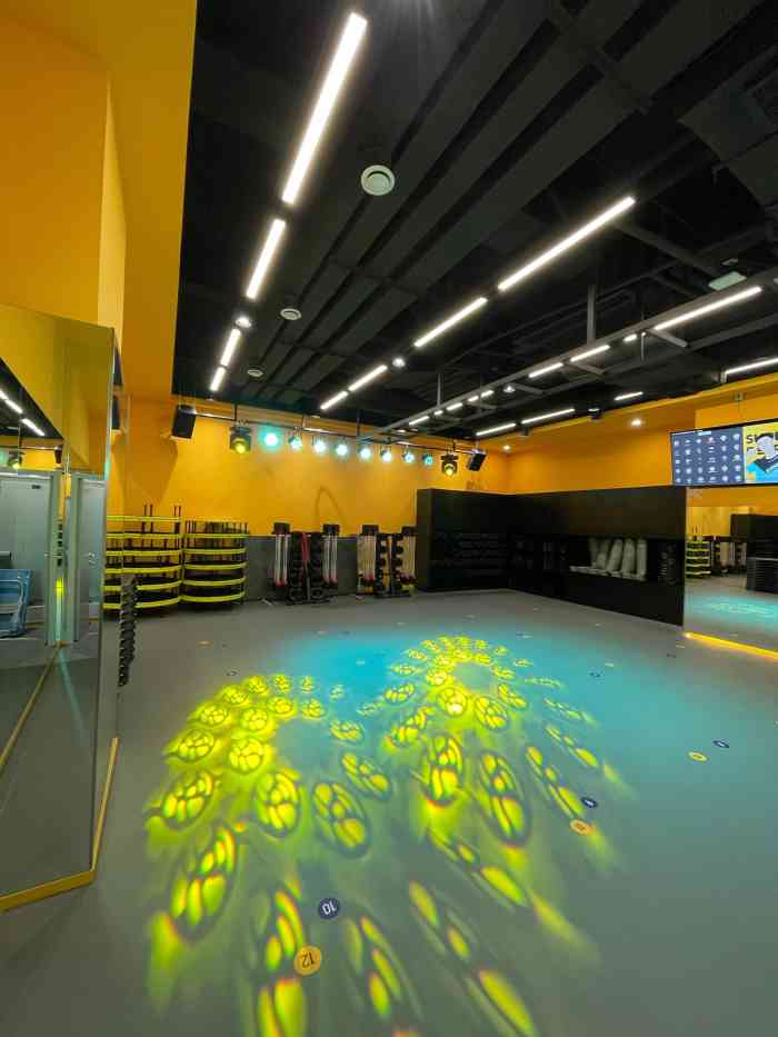 超鹿运动(悦享中心店)-"悦享中心b栋2楼,很好找,刷二维码入闸后.