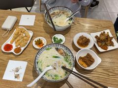 招牌梭边鱼粉-鲜越鲜鱼粉(财富购物中心店)