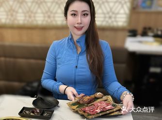 我选择了他们的399元和牛进阶双人餐。只需人均100+