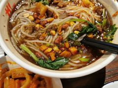 -爆炸头阿姨小四川正宗川味小吃(无任何分店)