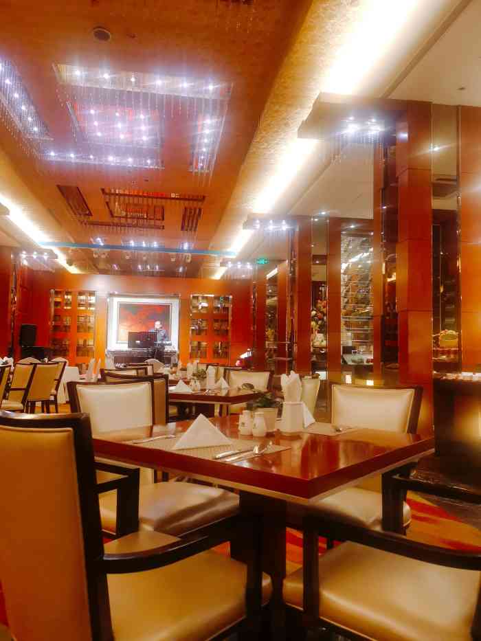 民族饭店饽café-"感觉吃的是环境,除了人少没有什么特别的印.