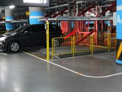 -白玉兰广场停车场