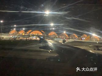 1小时之后抵达宿务机场的时候就已经是夜幕低垂