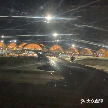 1小时之后抵达宿务机场的时候就已经是夜幕低垂