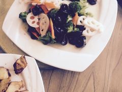 素炒西兰花-溢心园香河肉饼总店