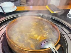 菌菇鸡煲-阿山卓·野生菌火锅·纳西火塘烤肉