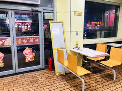 用餐区-华莱士·全鸡汉堡(五号路店)