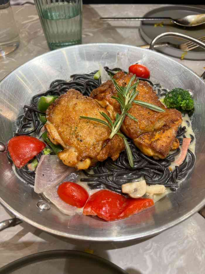 凡熙餐厅(肇庆敏捷广场店)-"大众点评上这家店的点评还挺多的,算是一