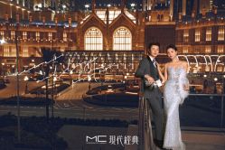 -现代经典婚纱摄影