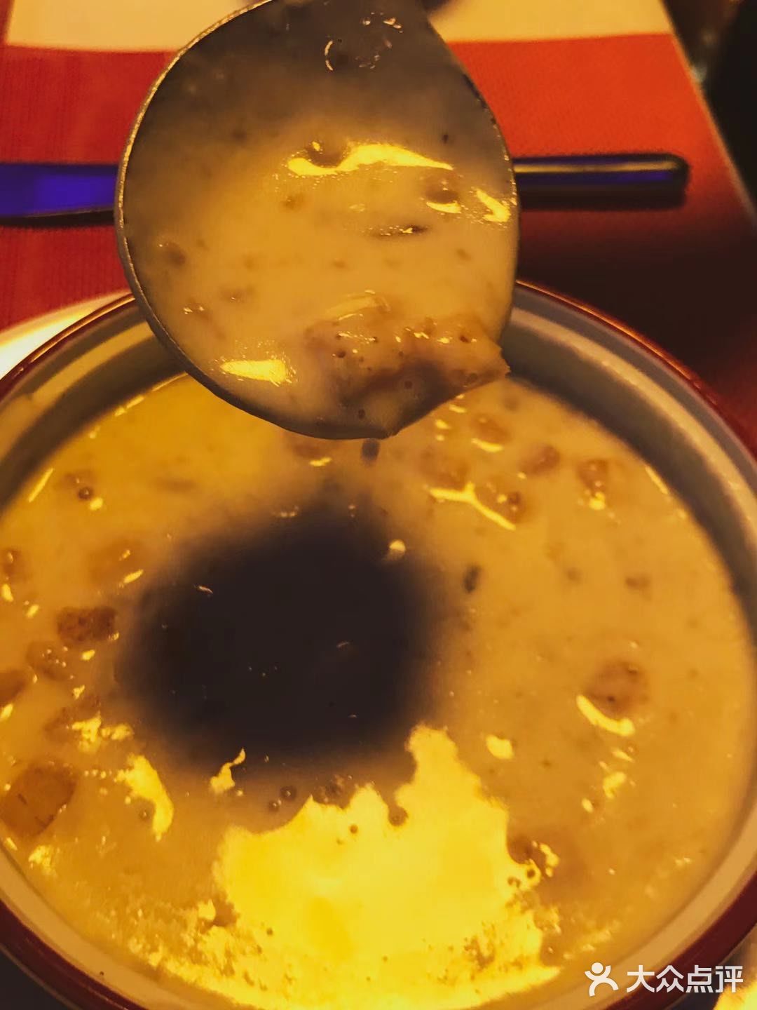 在一家充满历史的俄餐厅，带你体验俄式风情