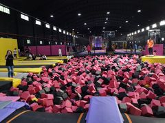 -嘿哟动霸CHUA·新潮玩运动娱乐中心·蹦床滑冰团建乐园