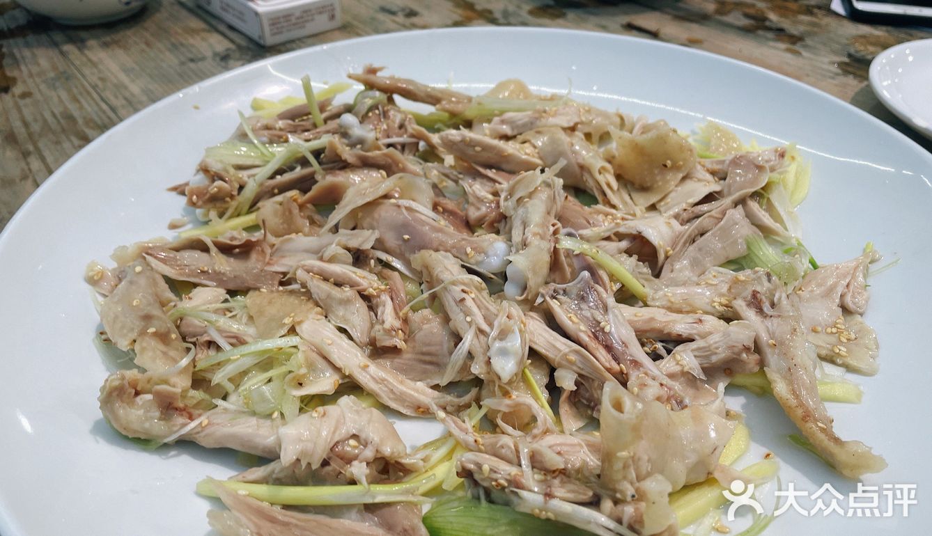 大良大门白石附近-小湾山庄私房菜