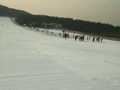 -十三陵雪世界滑雪场