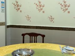 包厢-正宗鸡饭粤香酒家(朱村店)