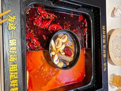 -老牌坊云南鱼豆花火锅(哈西万达店)