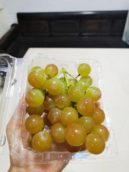 百果园新上市的慕美人葡萄满满少女感呀果冻口感还自带玫瑰香