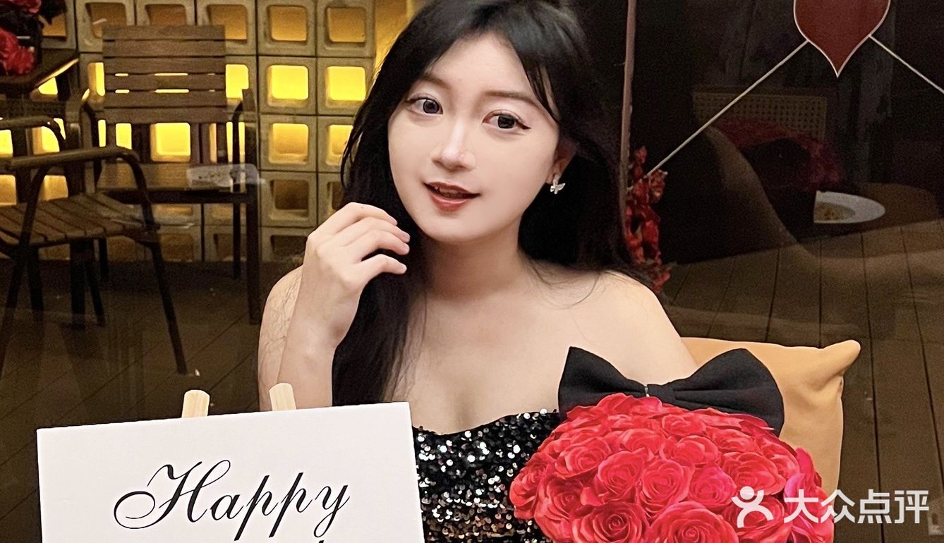 在广州吃到七夕漂亮蛋糕！🎂是水蜜桃味的🍑