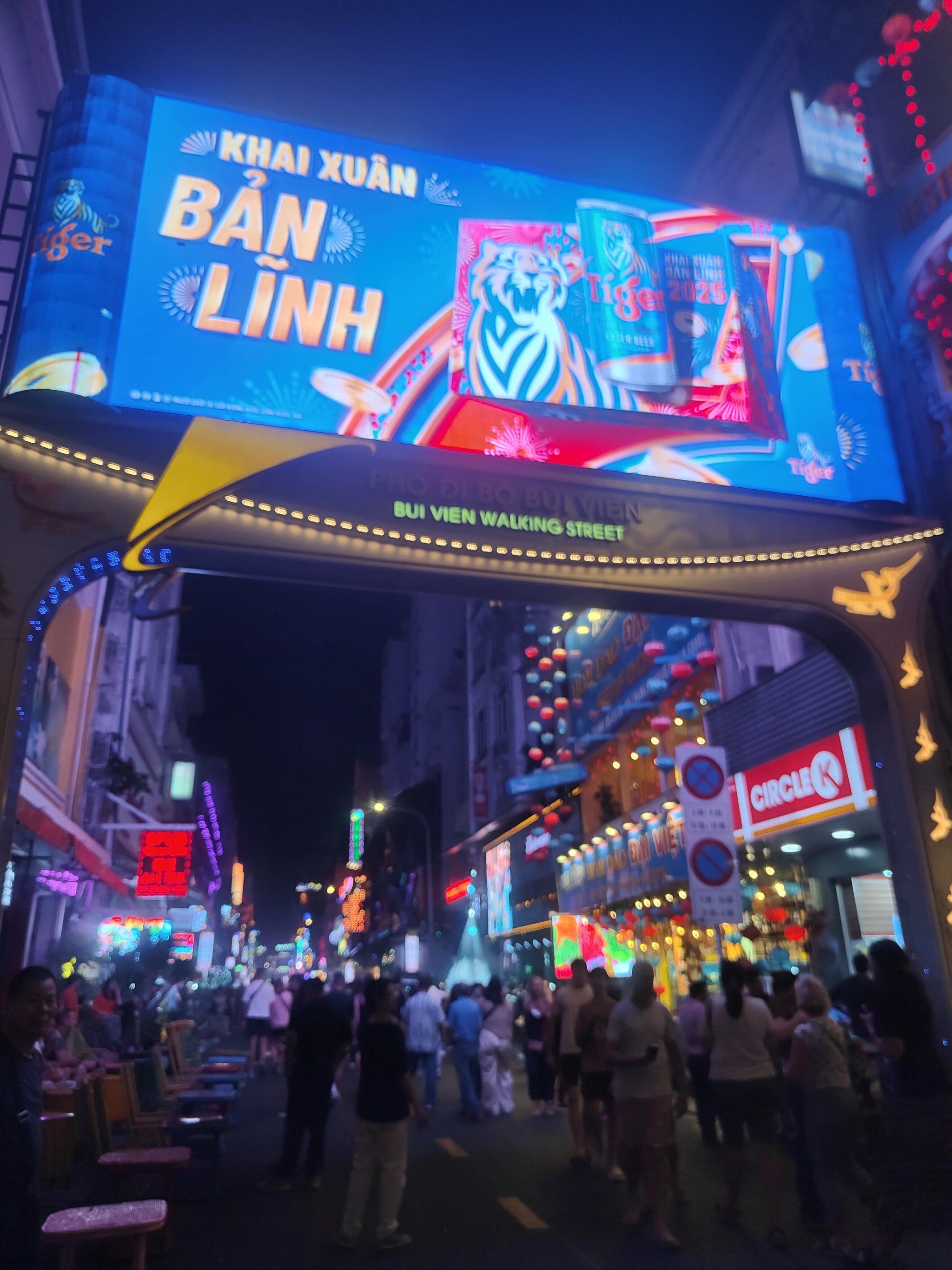 越南🇻🇳胡志明市的范老五街,真是座不