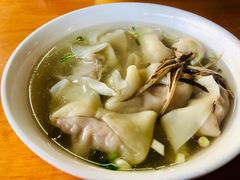 开洋馄饨红汤辣-忆秦园小笼包(惠山古镇总店)