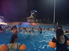 -汤山欢乐水世界