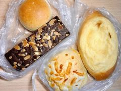 牛奶哈斯-TIMO COFFEE 阿拉校园面包