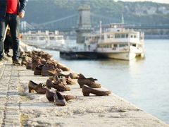 -多瑙河畔鞋履雕塑