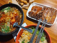 -爆炸头阿姨小四川正宗川味小吃(无任何分店)