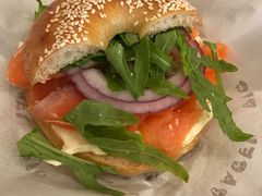 经典烟熏三文鱼贝果三明治配奶油芝士-BIG BAGEL(永康路店)