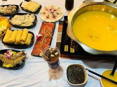 -鲜入围煮花胶鸡海鲜火锅