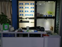 -提一眼镜·蔡司·依视路(小寨店)