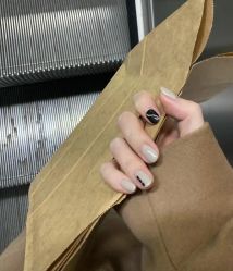 -VIVI BEAUTY  美甲美睫皮肤管理中心