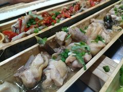-胡须哥网红竹筒菜