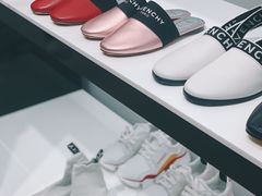 -GIVENCHY(佛罗伦萨小镇奥莱店)