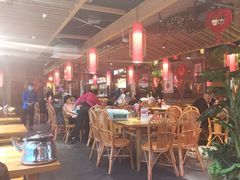 大堂-野山舂·贵州现舂酸汤火锅(鸿通城店)