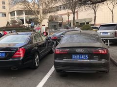 -亮马河大厦停车场