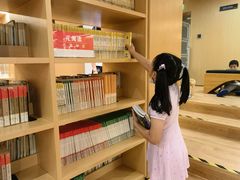 -漕河泾街道图书馆(漕河泾社区文化活动中心店)