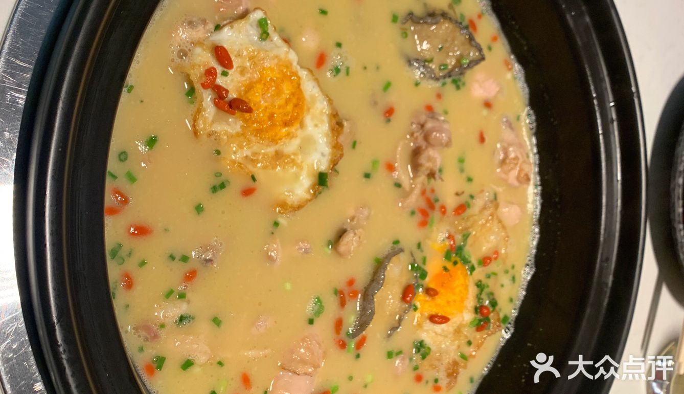 两个人点个套餐，到最后也没吃完