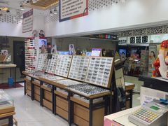 -美式眼镜·授权蔡司.依视路.尼康.豪雅.明月(人民广场店)