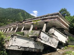 -四川汶川特大地震漩口中学遗址