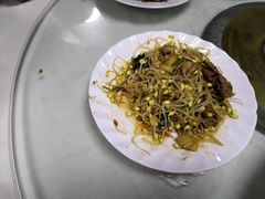豆芽炒肥肠-阳江餐厅·30年老字号·粤菜海鲜大排档