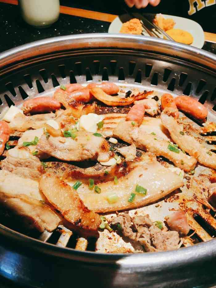 梨花自助烤肉(天河城店)-"不好吃,没有生的菜啊,肉也不好烤总是糊了.