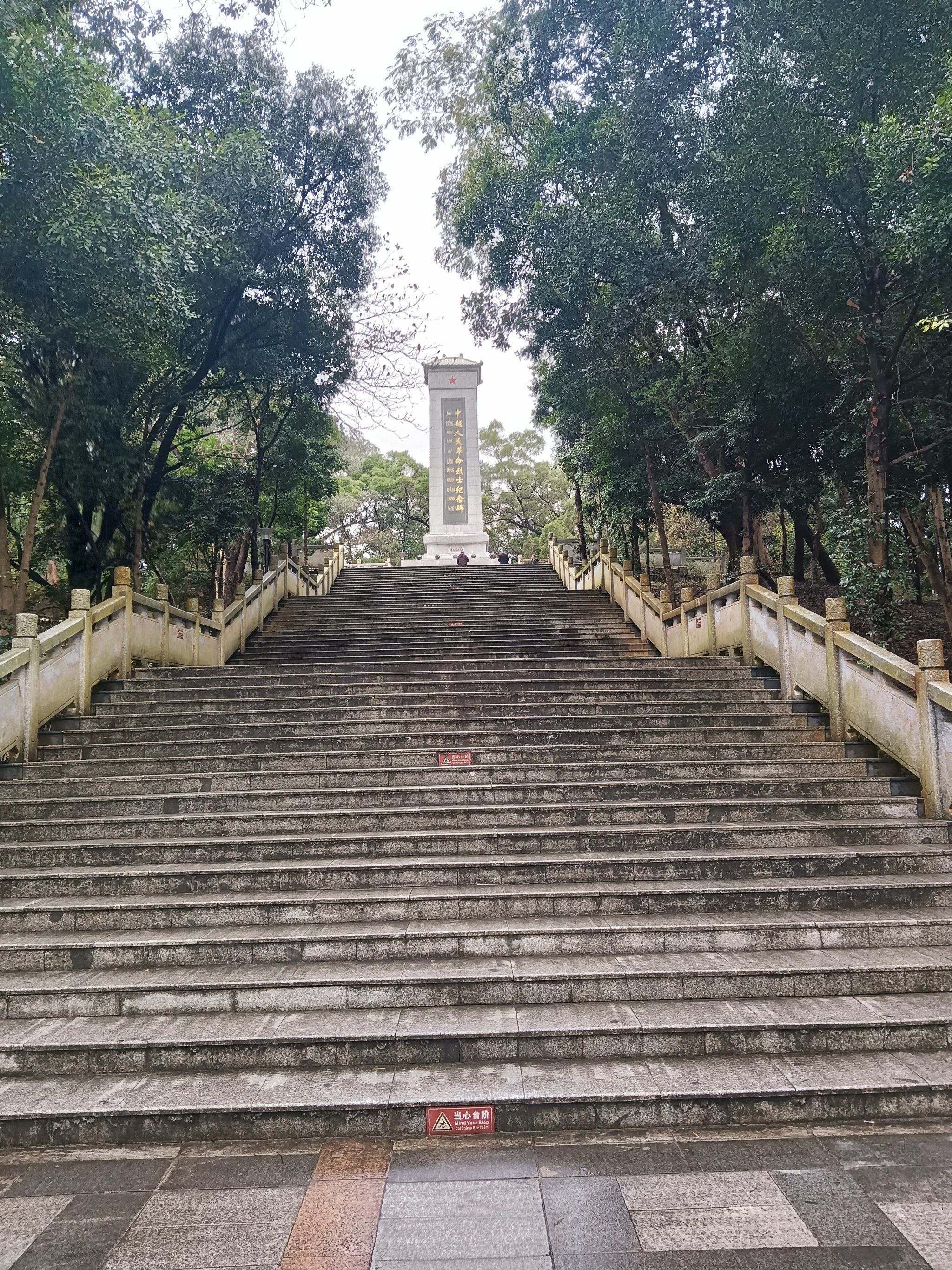 防城港东兴门